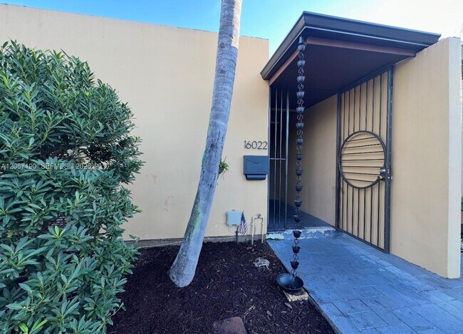 Foto del edificio - 16022 Kilmarnock Dr