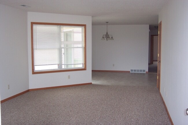 Building Photo - 526 Landmann St