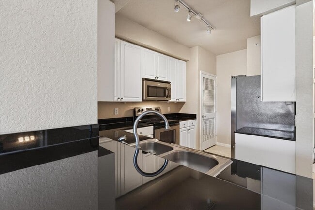 Building Photo - 8539 Gate Pkwy W