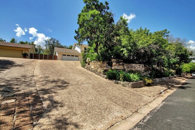 Building Photo - Northwest Hills 5 Bed Home!