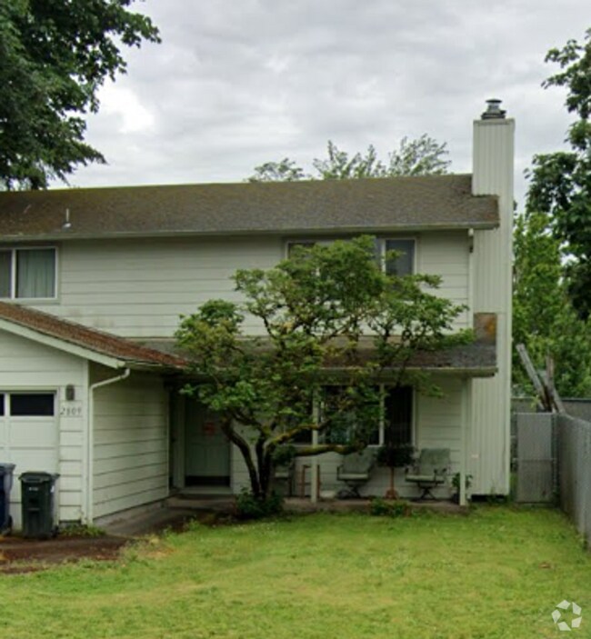Building Photo - 2809-2811 Applewood Ln