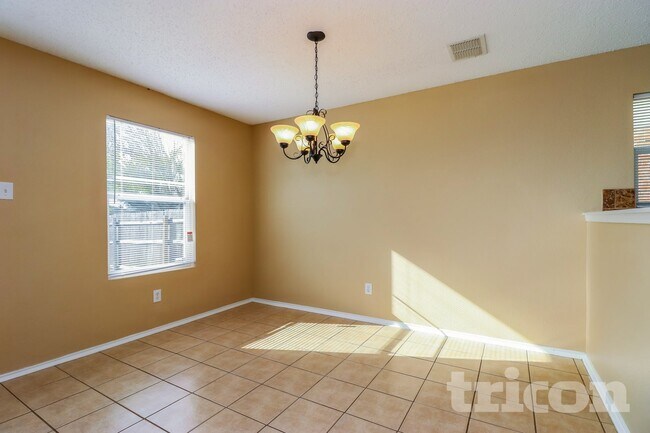 Building Photo - 4865 Waterford Dr