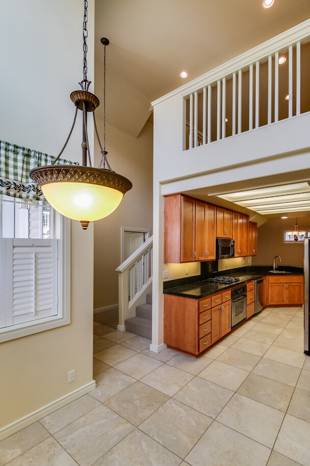 Building Photo - Beautiful 3+Bedroom, 3-Bath Home ~ With La...