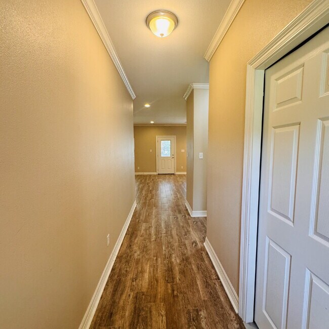 Foto del edificio - Spacious Duplex Now Available in Orange, TX!