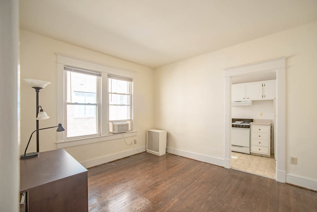 Primary Photo - 221 Constitution Ave NE
