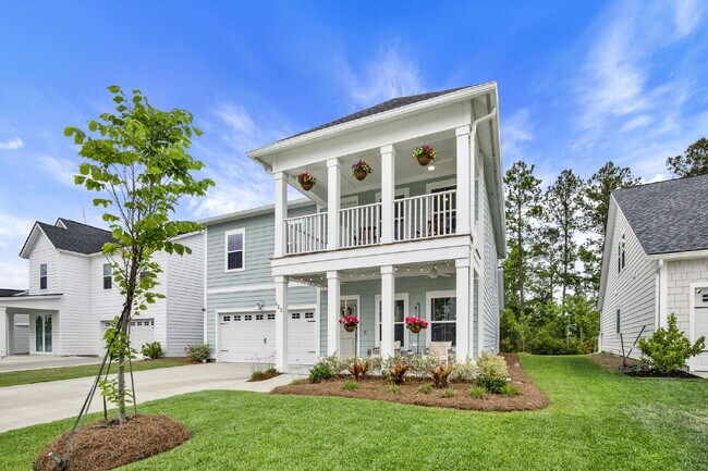 Foto del edificio - GORGEOUS 5 BEDROOM 3.5 BATH HOME IN HIGHLY DESIRABLE SAVANNAH QUARTERS.