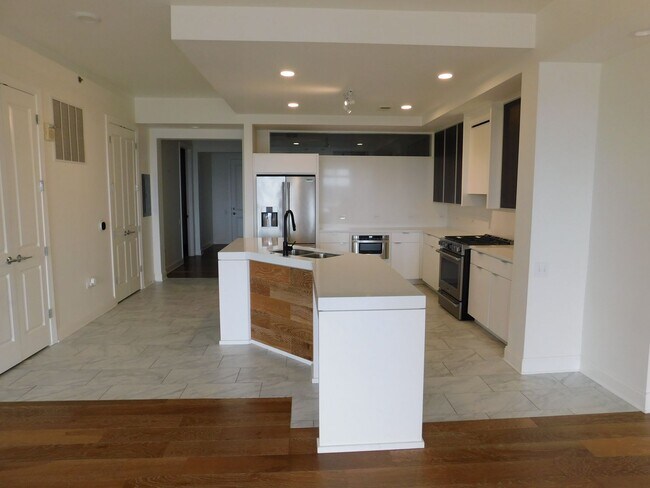 Foto del edificio - 717 Riverside Dr