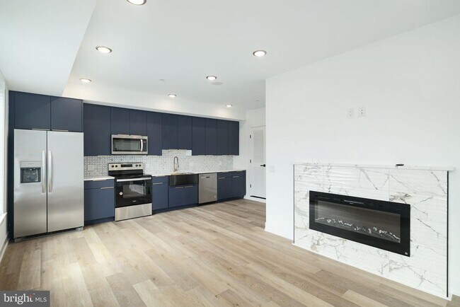 Building Photo - 2000 N Front St