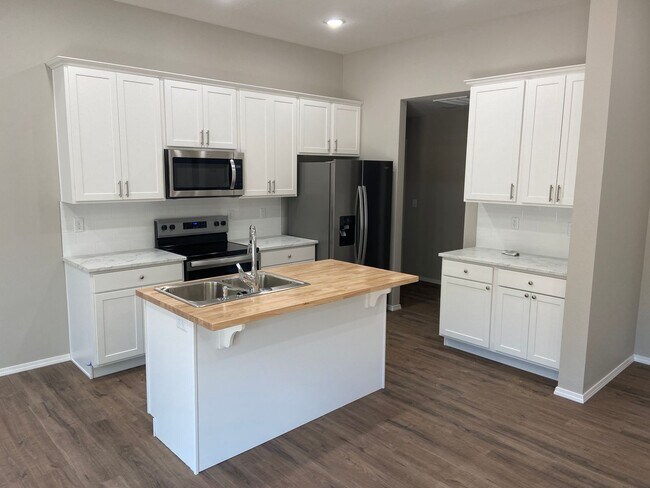 Building Photo - Brand New Home!!