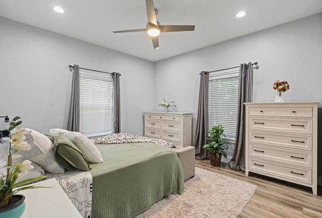 Building Photo - Updated Midtown Home