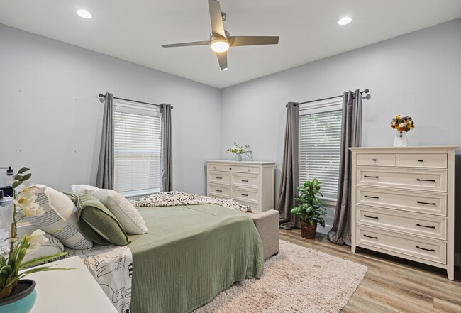 Foto del edificio - Updated Midtown Home