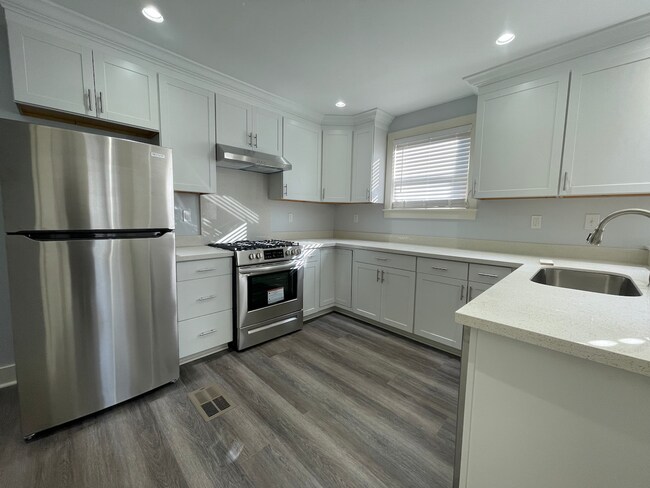 Photo - Gorgeous Old Metairie 2 Bed/1Bath Renovation, steps from Metairie Road! Parking spot included! Apartment