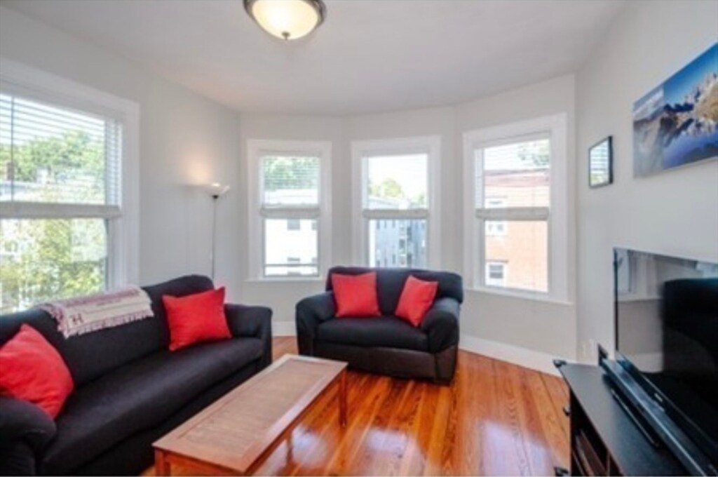 Foto principal - 6 Kenney St