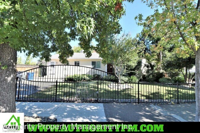 Foto del edificio - 3 br, 2 bath House - 1241 Almond Ave Top L...