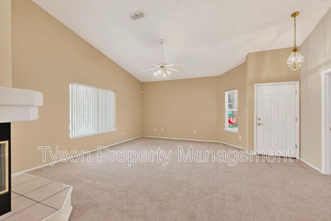 Foto del edificio - 7411 Peregrine Rd NE