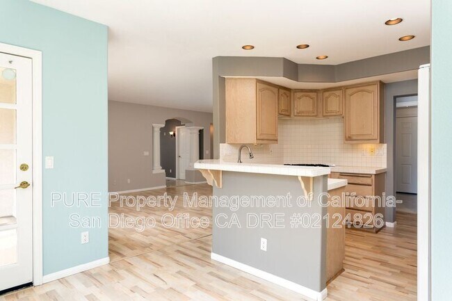 Building Photo - 2840 Torrey Pines Rd