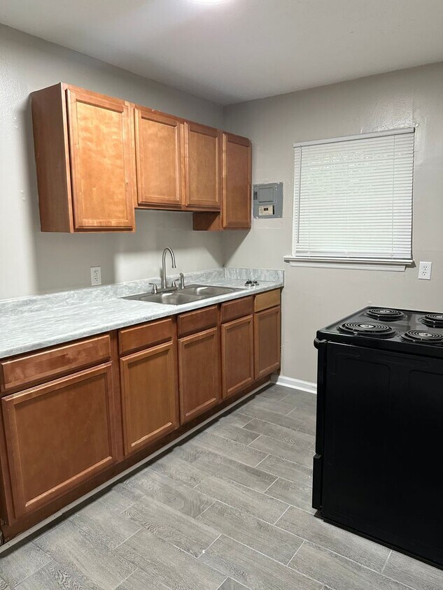 Building Photo - Spacious 2bedroom Townhome