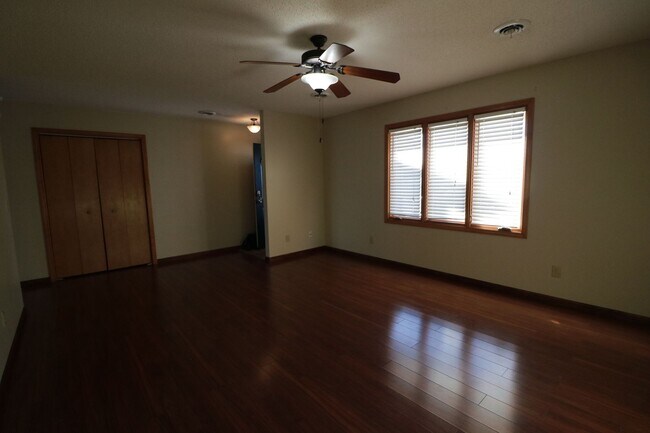 Foto del edificio - Beautiful 3 bedroom home just minutes from Manhattan and Fort Riley!