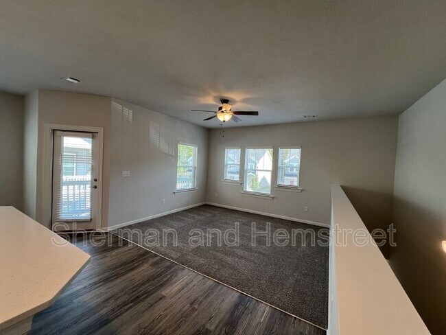 Building Photo - 2020 Lotus Dr