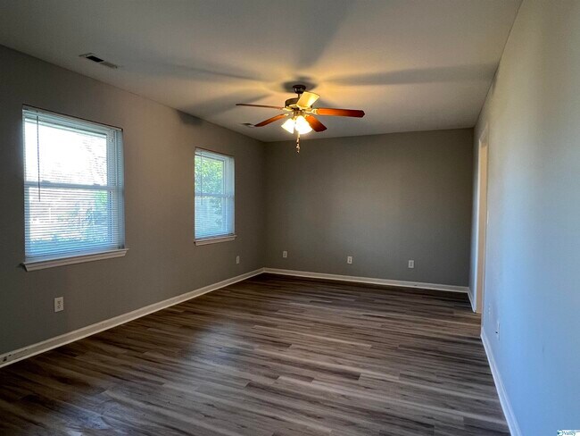 Foto del edificio - 3529 Bermuda Rd SW