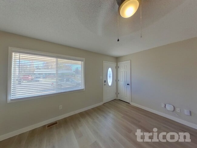 Foto del edificio - 1548 Glacier Dr