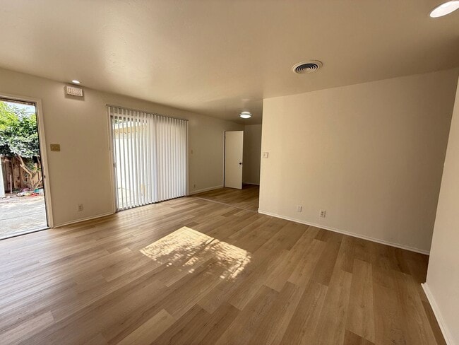 Building Photo - Remodeled Duplex in Central Sunnyvale Loca...