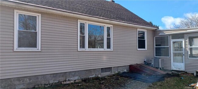 Building Photo - 8 Calmer Pl