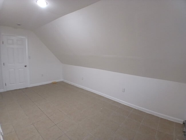 Building Photo - 66 Linden Ave