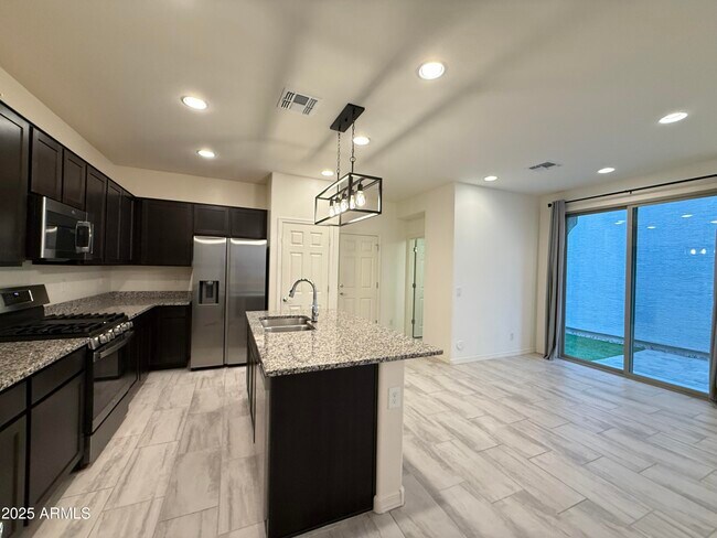 Foto del edificio - 1708 S 83rd Way