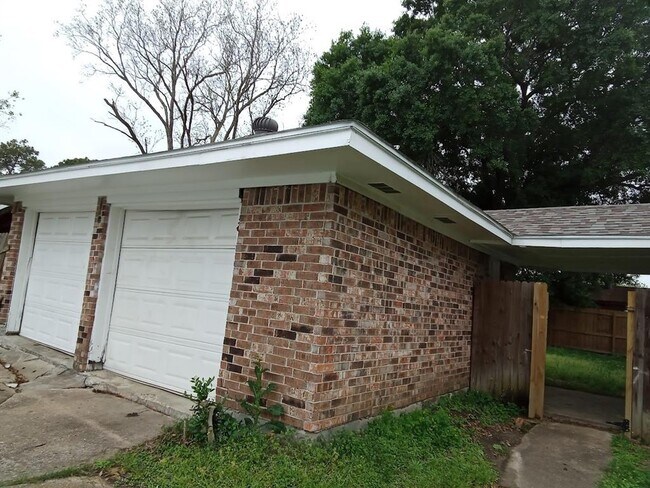 Building Photo - 801 Sunnybrook Ln