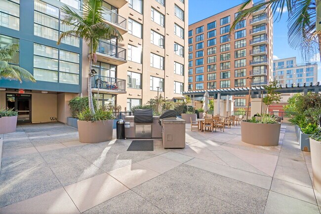 Building Photo - 530 K St