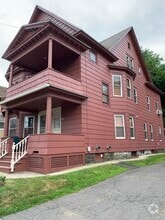 Building Photo - 174 Meadow St