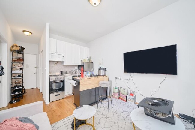 Building Photo - 2 bedroom in NEW YORK NY 10018