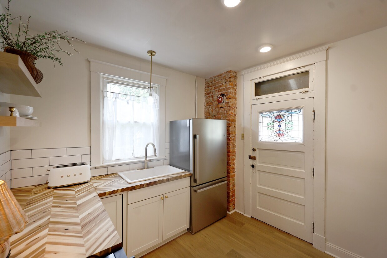 Kitchen - 2902 Eggers Pl