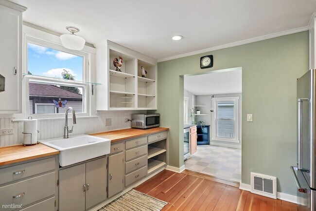 Building Photo - 1 br, 1 bath House - 165 S Weston Ave
