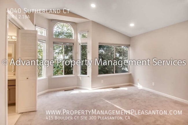 Foto del edificio - 4040 Sutherland Ct