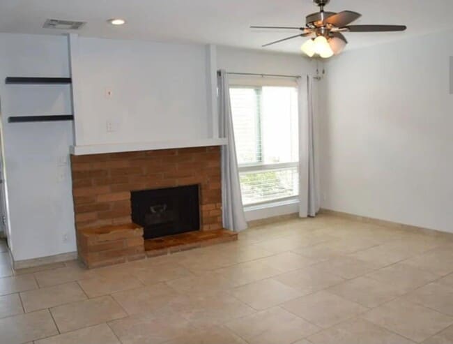 Building Photo - 44553 La Paz Rd