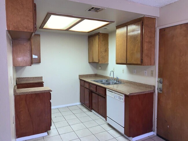 Building Photo - 18514 Larkspur Rd