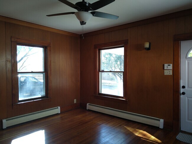 Living Room - 412 SW Orchard St