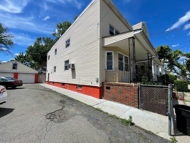 Building Photo - 265 Prospect St