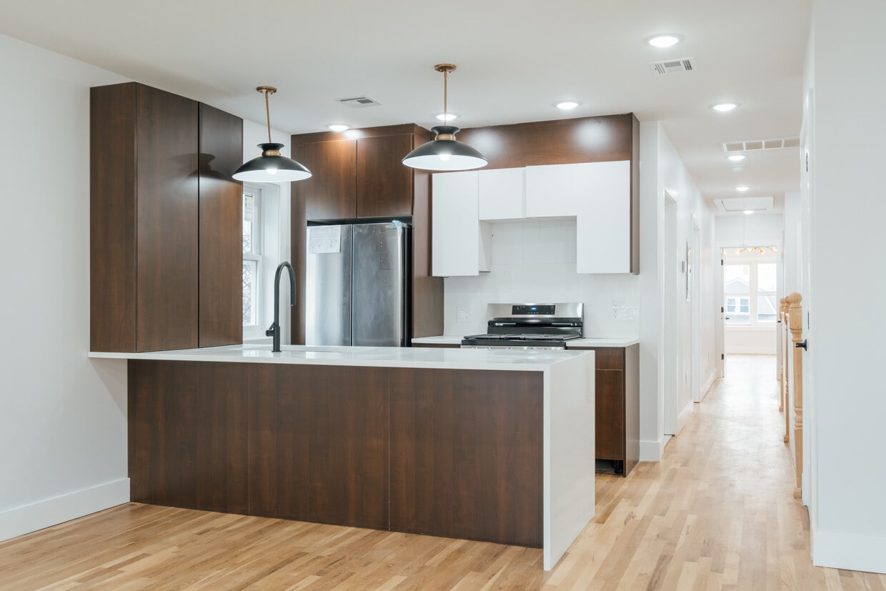 Primary Photo - 90 Hollywood Ave