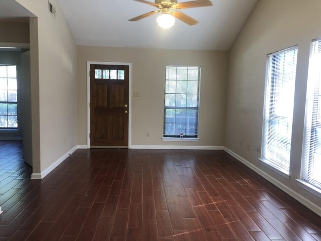 Foto del edificio - 6813 Maury Dr