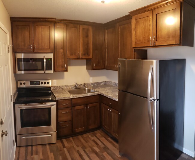 Kitchen - 308 Lewis St S