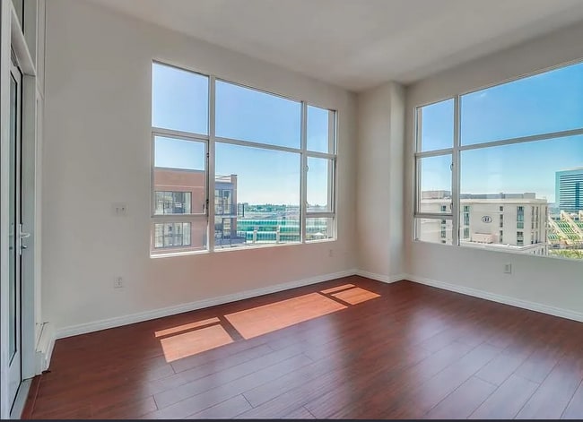 Building Photo - 530 K St