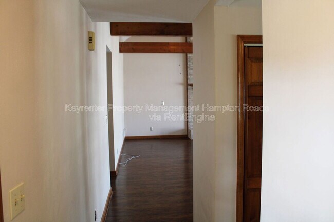 Foto del edificio - 1210 Plantation Lakes Cir