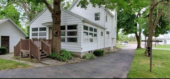 Building Photo - 308 E Chestnut St