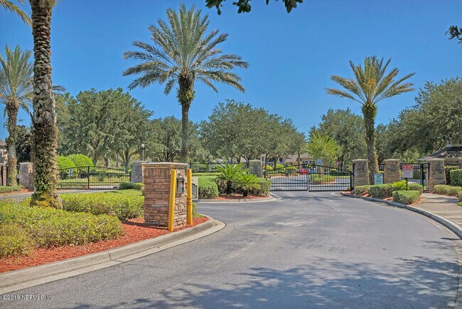 Foto del edificio - 7990 Baymeadows Cir E