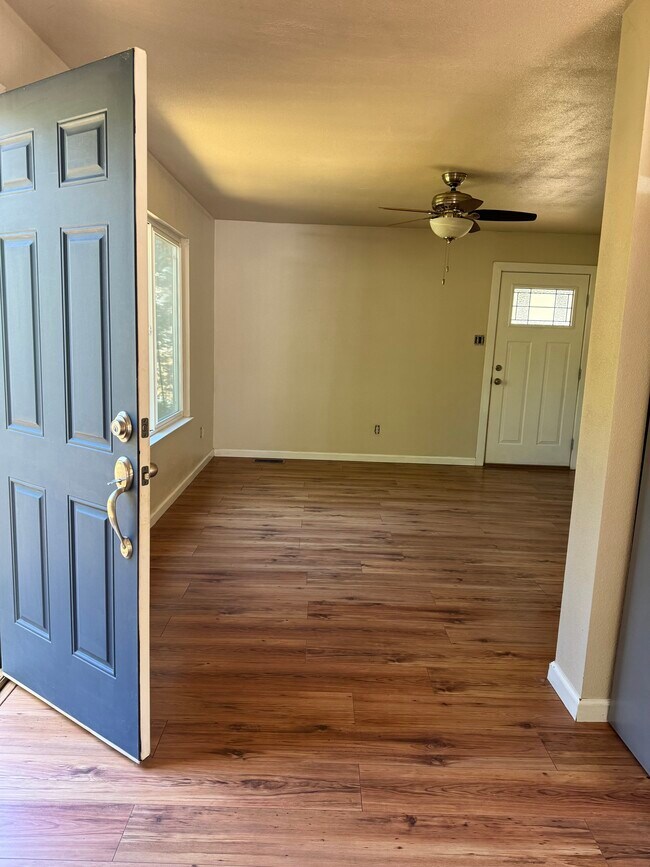 Foto del edificio - 211 Mulberry Ln