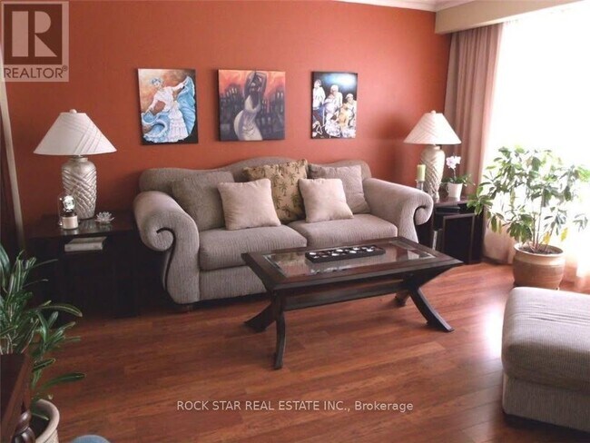 Photo du bâtiment - 5905 Hillcrest Crescent