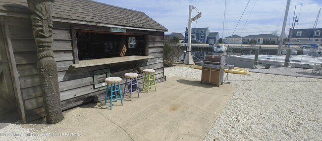 Foto del edificio - 79 Sandy Point Dr